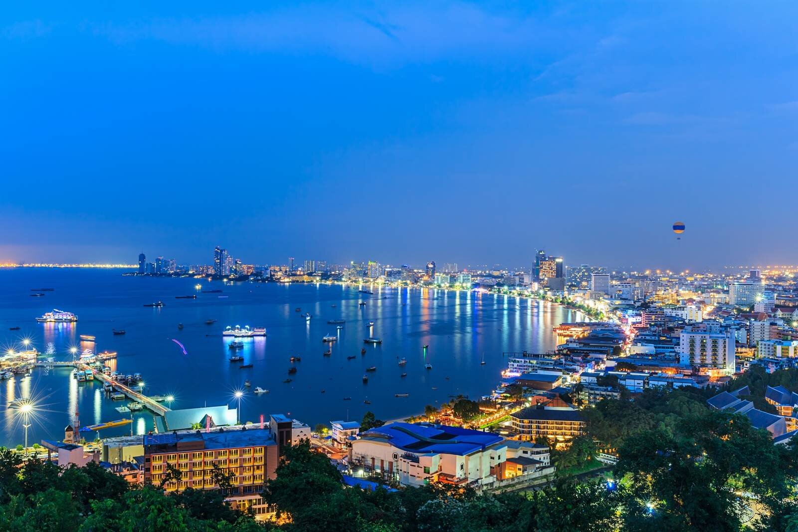 10 สถานที่ท่องเที่ยวยอดนิยมในพัทยา