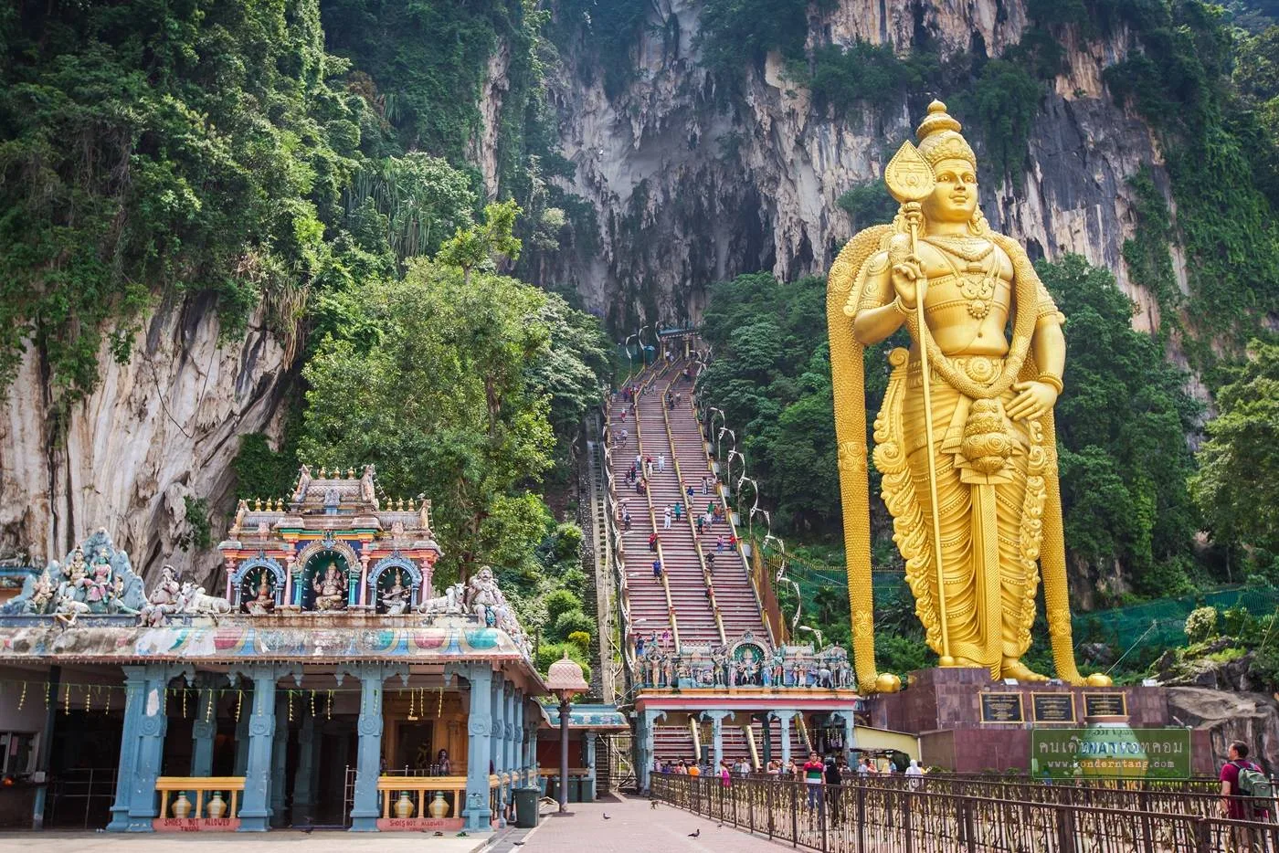 5 สถานที่ยอดนิยมในมาเลเซีย 6 ถ้ำบาตู
