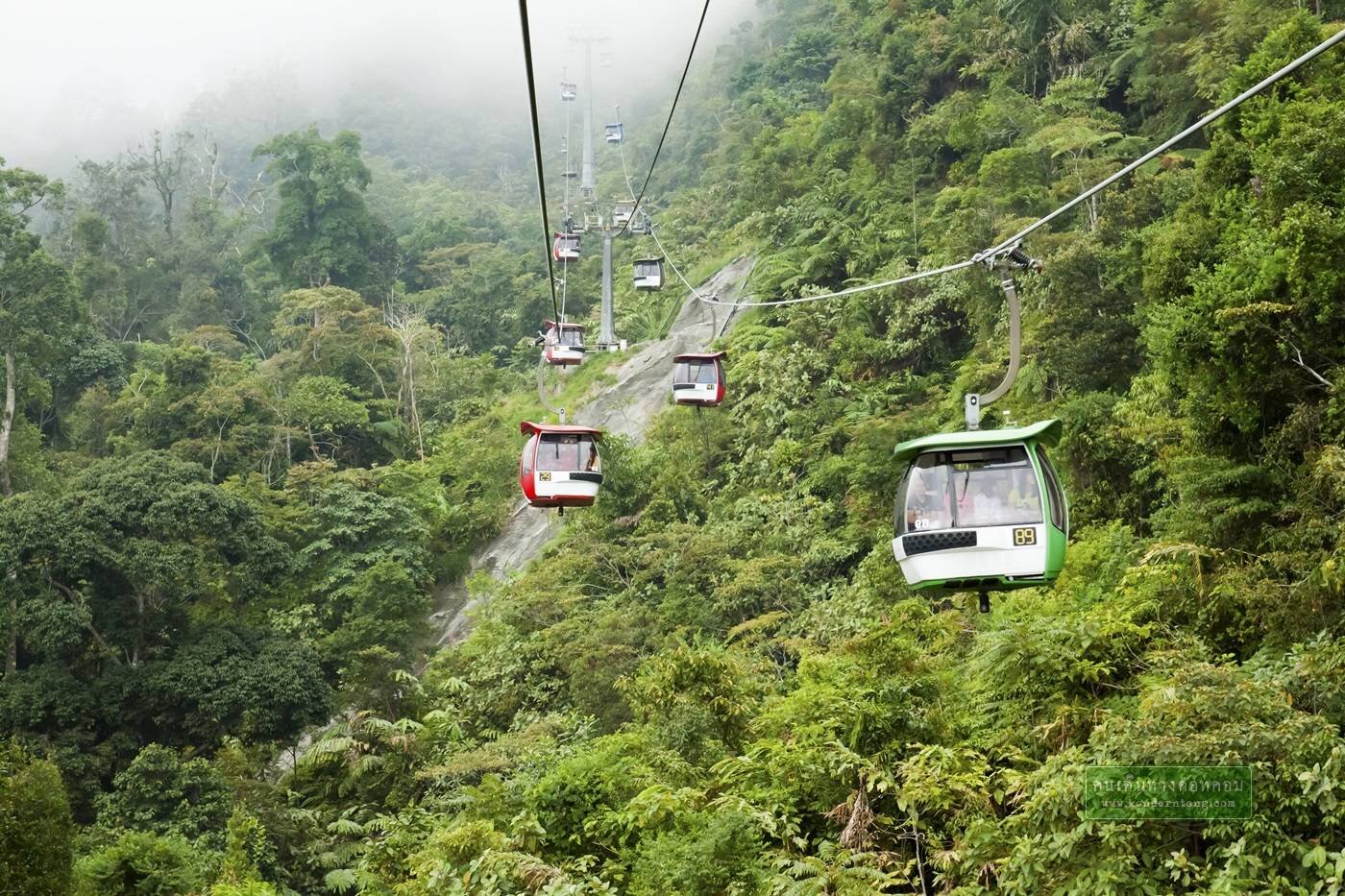 นั่งกระเช้าลอยฟ้าเที่ยวที่ เก็นติ้งไฮแลนด์