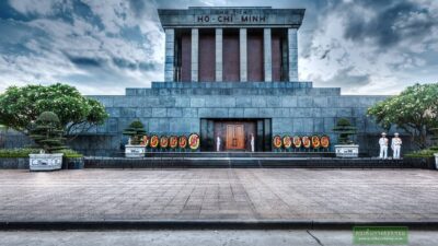 จัตุรัสโฮจิมินห์จุดนัดพบที่สำคัญอันเป็นสัญลักษณ์ของนครโฮจิมินห์