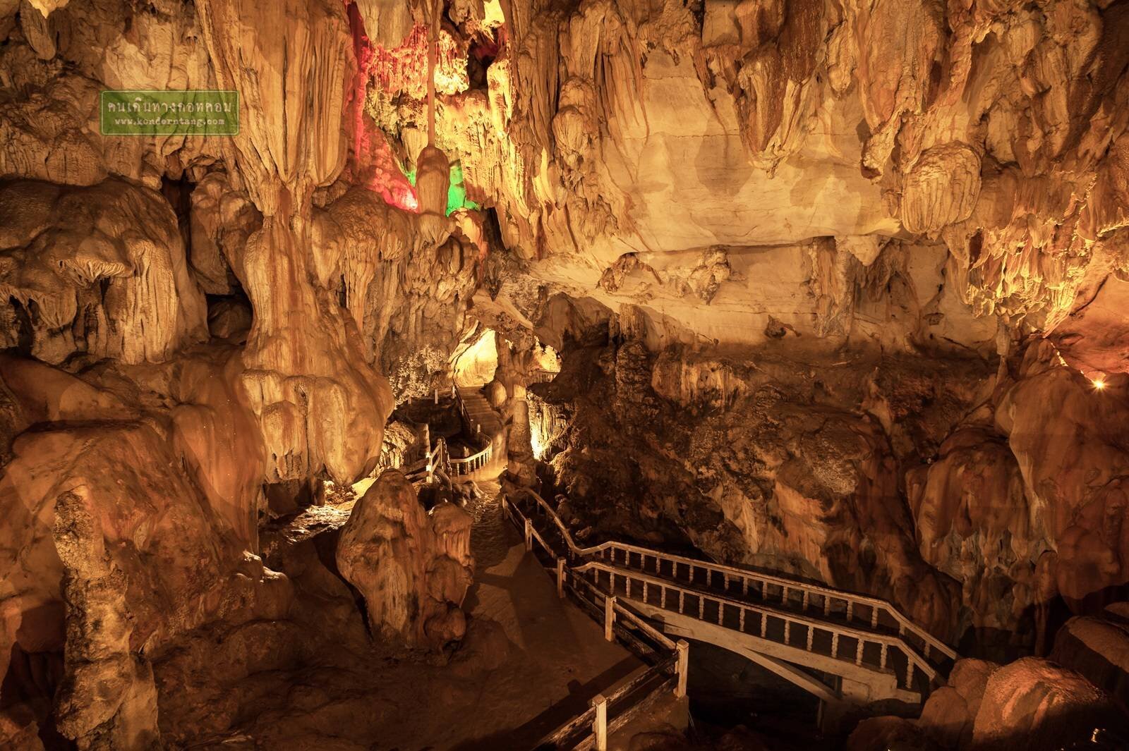 ถ้ำติ่งประเทศลาว