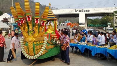 งานเทศกาลตักบาตรพระ 2 แผ่นดิน ไทย-พม่า น่าแสวงบุญ