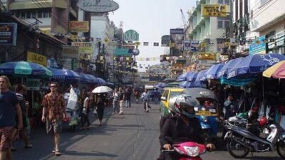 ช้อปกันเพลินใจที่ถนนข้าวสาร