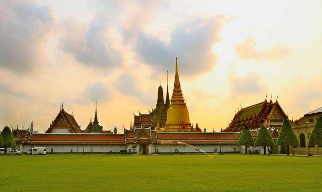 10 สถานที่ท่องเที่ยวยอดนิยมในไทย ที่ชาวต่างชาติชื่นชอบ 11 วัดพระศรีรัตนศาสดาราม หรือ วัดพระแก้ว
