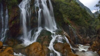 ชมความงามจากธรรมชาติของน้ำตกซิลเวอร์ อย่างใกล้ชิด