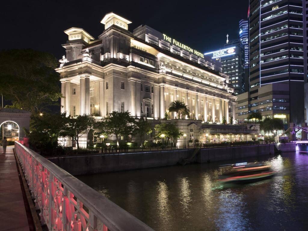 โรงแรมฟูลเลอตัน สิงคโปร์ และชมความงามรอบ ๆ โรงแรม