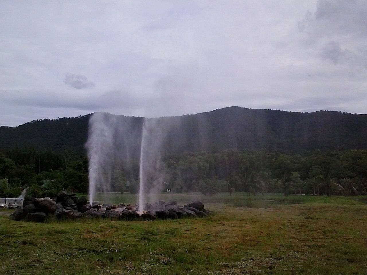 เที่ยวน้ำพุร้อนสันกำแพง เชียงใหม่