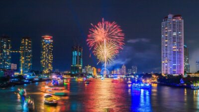 10 ที่พัก โรงแรมมีรูฟท็อปบาร์ ดูพลุสวยในช่วงปีใหม่