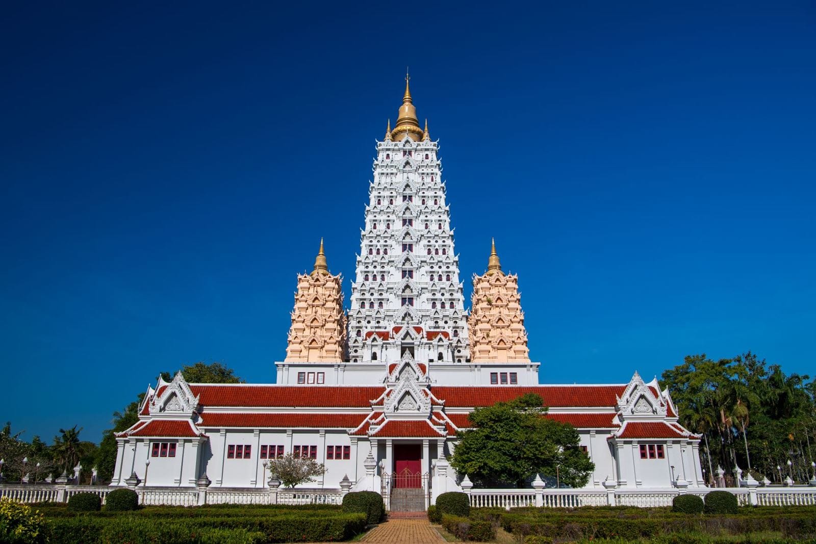 10 สถานที่ท่องเที่ยวยอดนิยมในพัทยา